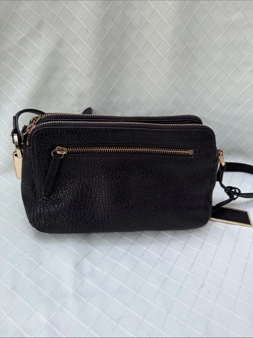 Vintage Vince Camuto Classic Black Pebbled Leather Crossbody Bag/Gold Hardware